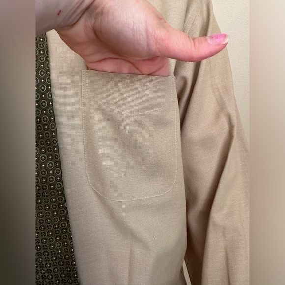 Dockers Tan Button Down Long Sleeve Collared. Pleated Back locker loop Sz XL - Picture 7 of 14